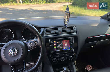 Седан Volkswagen Jetta 2017 в 