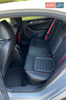 Седан Volkswagen Jetta 2017 в 
