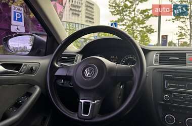 Седан Volkswagen Jetta 2012 в 