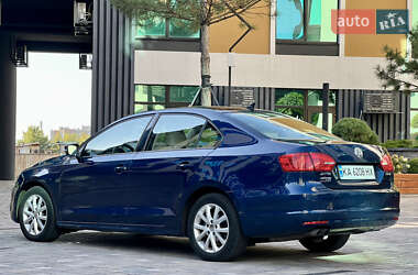 Седан Volkswagen Jetta 2012 в 