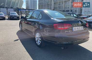 Седан Volkswagen Jetta 2015 в 