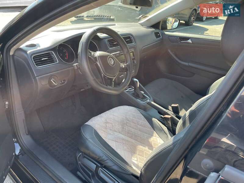 Седан Volkswagen Jetta 2015 в Києві