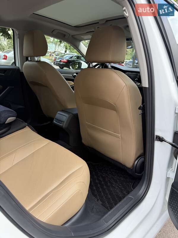 Седан Volkswagen Jetta 2019 в Киеве