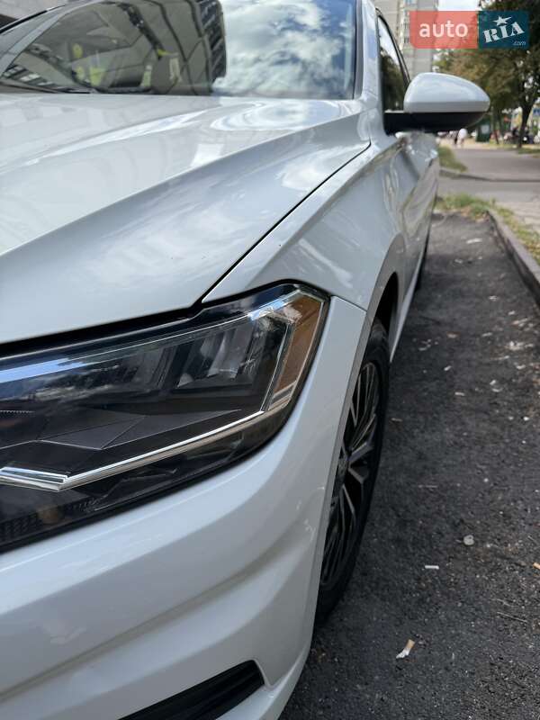 Седан Volkswagen Jetta 2019 в Киеве