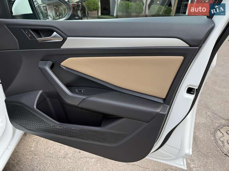 Седан Volkswagen Jetta 2019 в Киеве