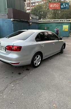 Седан Volkswagen Jetta 2011 в 