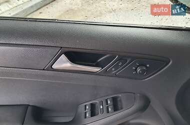 Седан Volkswagen Jetta 2015 в 