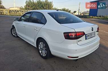 Седан Volkswagen Jetta 2016 в 