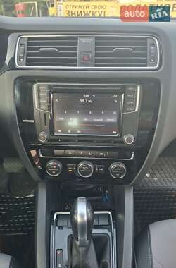 Седан Volkswagen Jetta 2016 в 