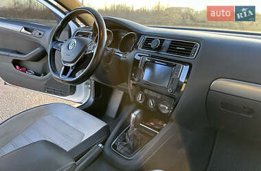 Седан Volkswagen Jetta 2016 в 