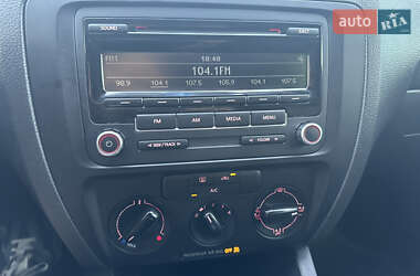 Седан Volkswagen Jetta 2012 в 