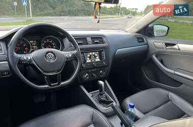 Седан Volkswagen Jetta 2015 в 
