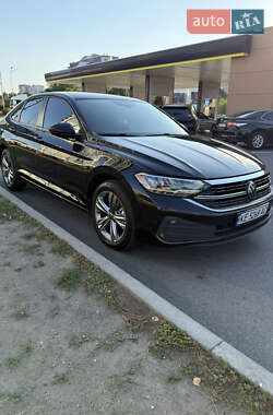 Седан Volkswagen Jetta 2023 в 