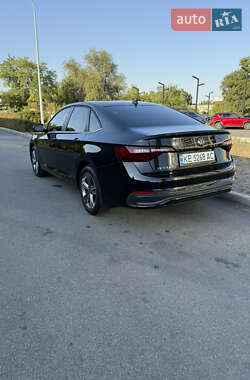 Седан Volkswagen Jetta 2023 в 