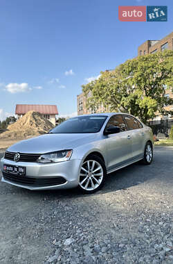 Седан Volkswagen Jetta 2012 в 