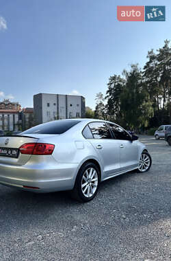 Седан Volkswagen Jetta 2012 в 