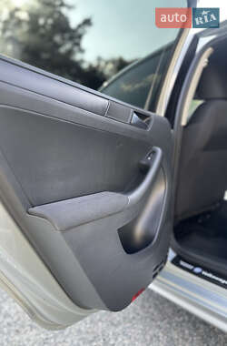 Седан Volkswagen Jetta 2012 в 