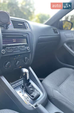 Седан Volkswagen Jetta 2012 в 