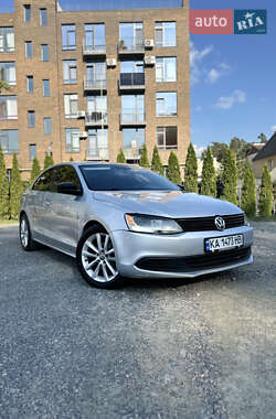 Седан Volkswagen Jetta 2012 в 