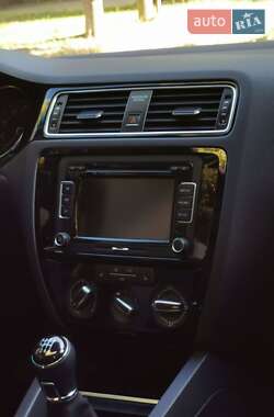 Седан Volkswagen Jetta 2015 в 