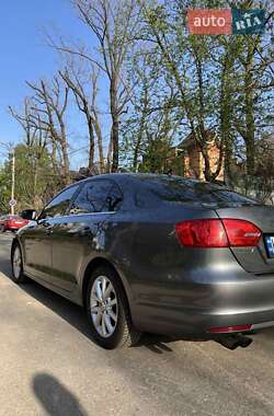 Седан Volkswagen Jetta 2013 в Києві