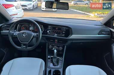 Седан Volkswagen Jetta 2018 в 