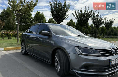 Седан Volkswagen Jetta 2015 в 