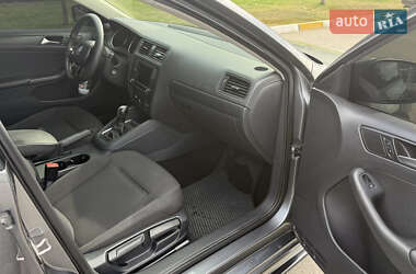 Седан Volkswagen Jetta 2015 в 