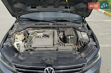 Седан Volkswagen Jetta 2015 в 