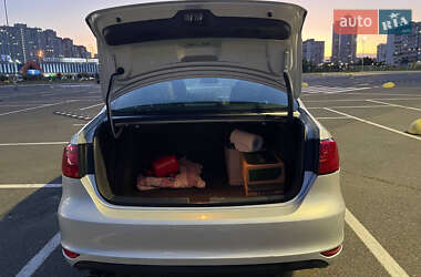 Седан Volkswagen Jetta 2011 в 