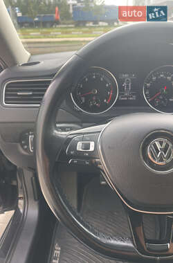 Седан Volkswagen Jetta 2016 в 