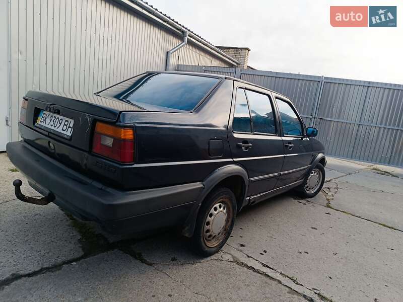 Седан Volkswagen Jetta 1991 в Ровно
