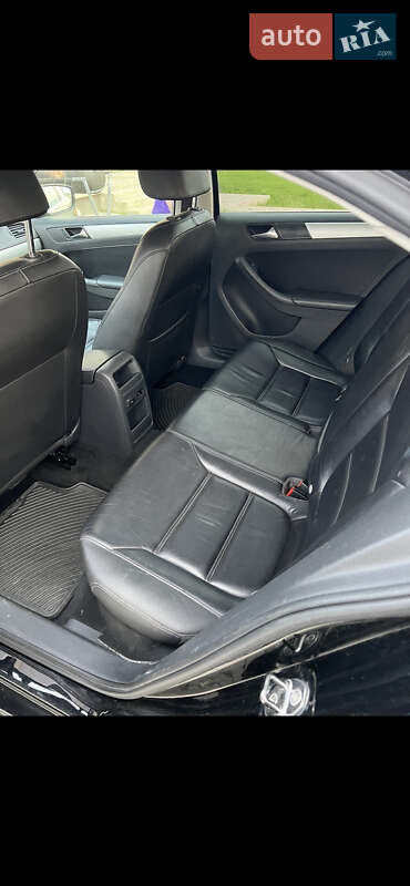 Седан Volkswagen Jetta 2012 в Дрогобичі