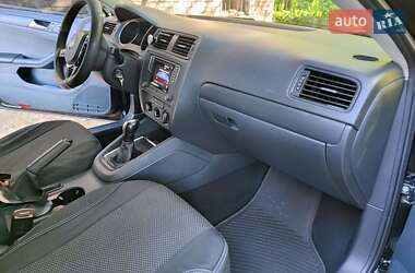 Седан Volkswagen Jetta 2016 в 