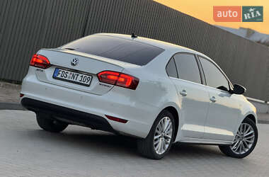 Седан Volkswagen Jetta 2013 в 