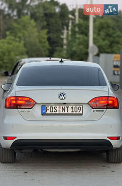 Седан Volkswagen Jetta 2013 в 