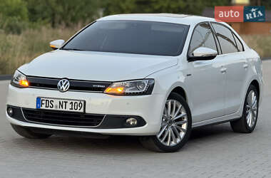 Седан Volkswagen Jetta 2013 в 
