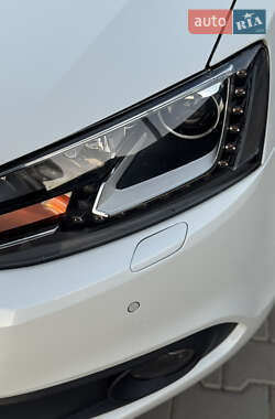 Седан Volkswagen Jetta 2013 в 