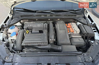Седан Volkswagen Jetta 2013 в 