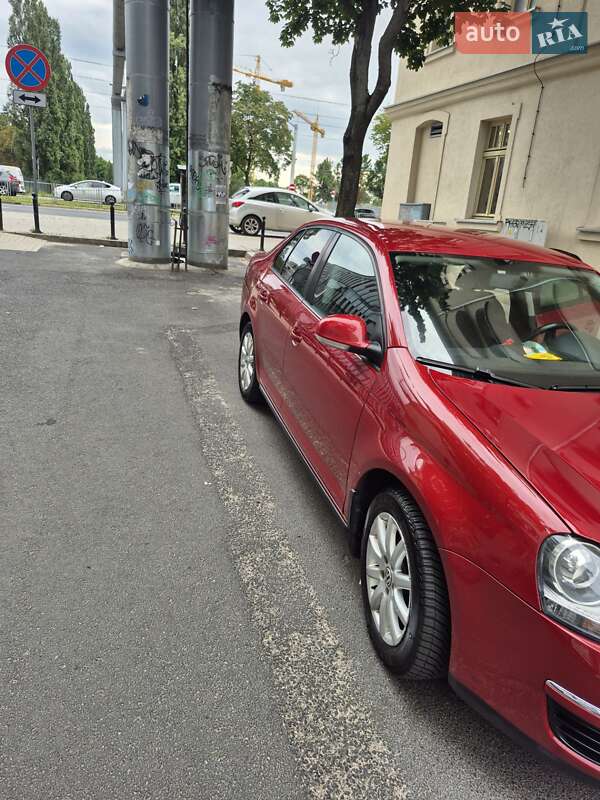 Седан Volkswagen Jetta 2010 в Житомире