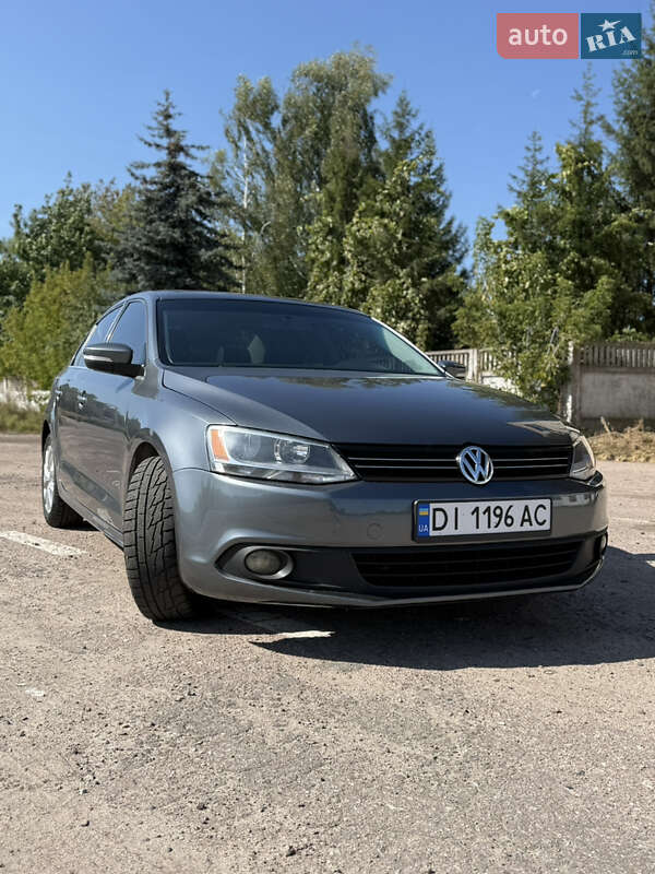 Седан Volkswagen Jetta 2012 в 