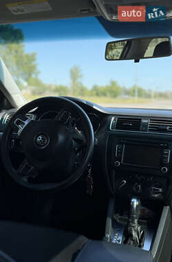 Седан Volkswagen Jetta 2012 в 