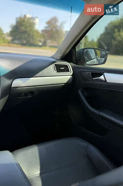 Седан Volkswagen Jetta 2012 в 