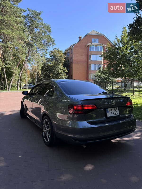 Седан Volkswagen Jetta 2017 в Кременчуге