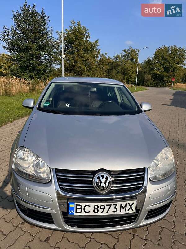 Седан Volkswagen Jetta 2009 в Львові