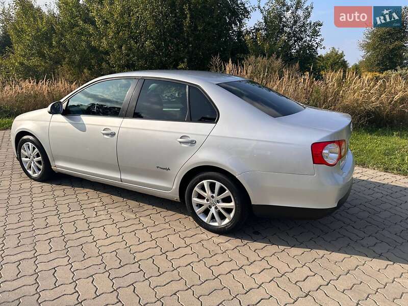 Седан Volkswagen Jetta 2009 в Львові