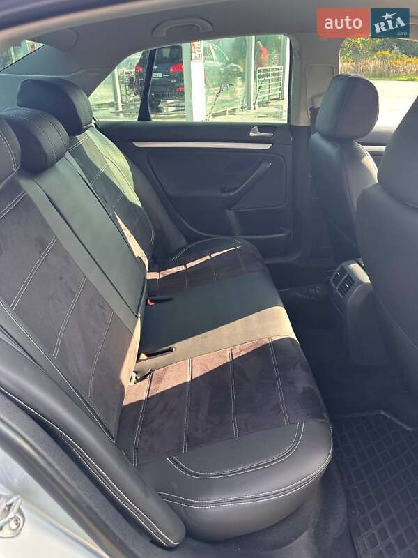 Седан Volkswagen Jetta 2009 в Львові