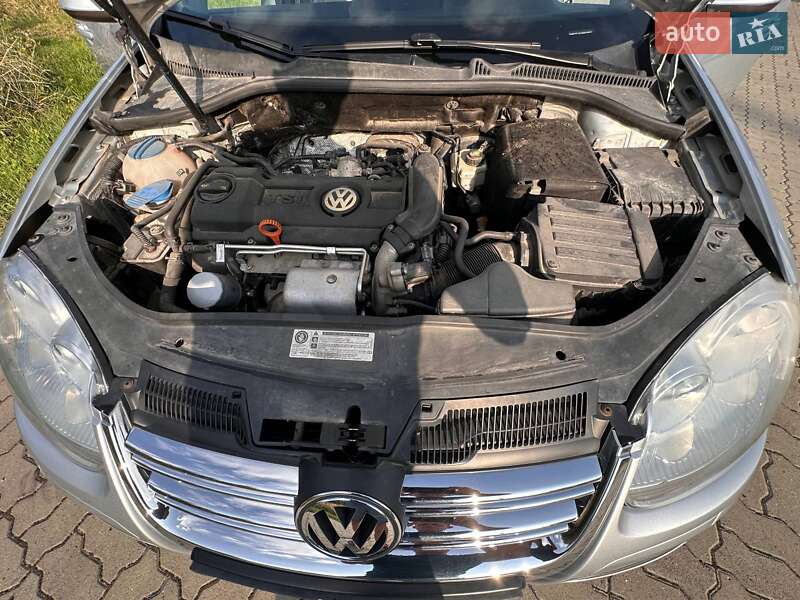 Седан Volkswagen Jetta 2009 в Львові