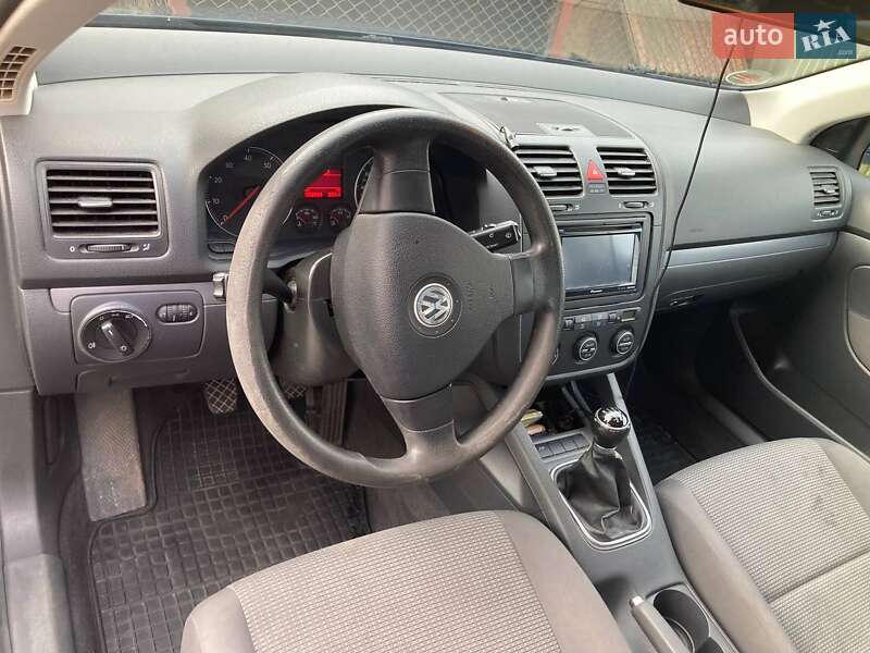 Седан Volkswagen Jetta 2005 в Романове