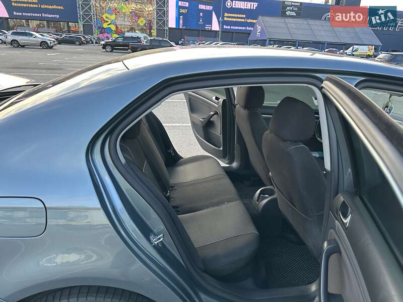 Седан Volkswagen Jetta 2008 в Києві фото 11 Седан Volkswagen Jetta 2008 в Києві